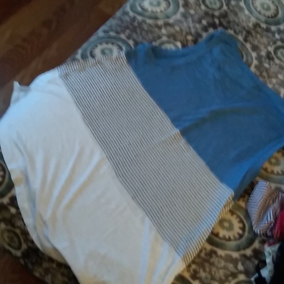 Sleeveless tee - Picture 2 of 2